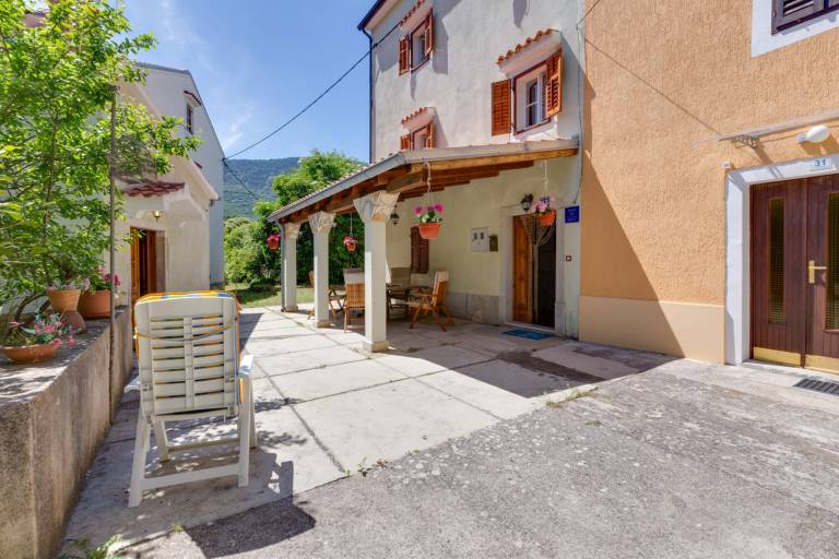 House with terrace & garden — photo 5