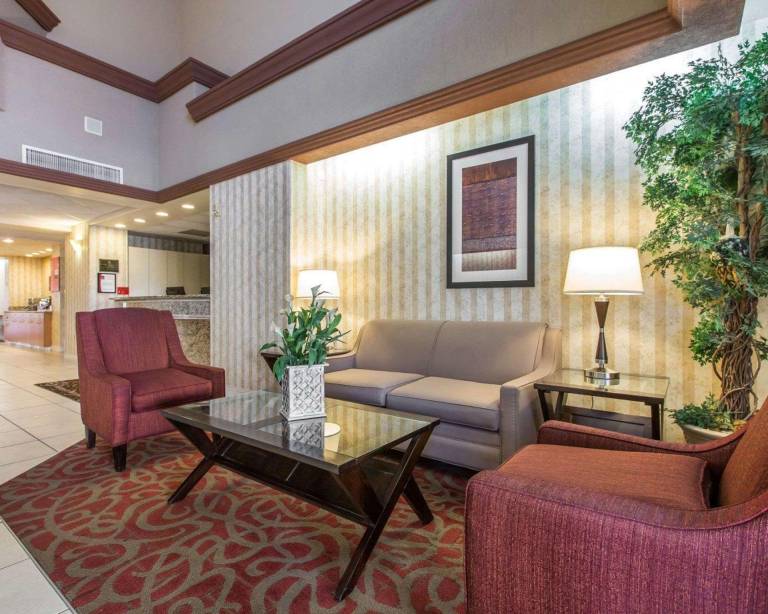 Comfort Suites Palm Desert I-10 — photo 2