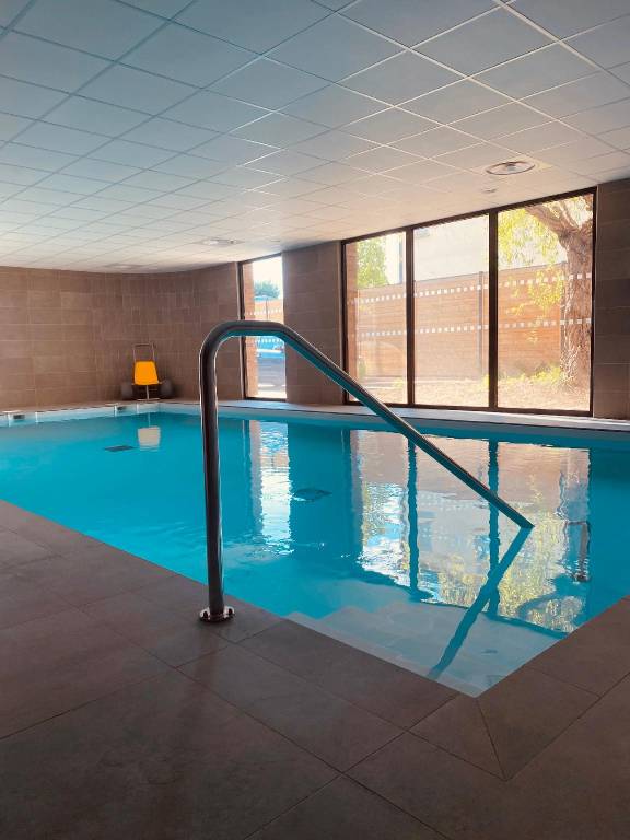 Serviced apartment with pool in Ostwald
