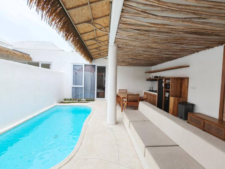 Villa with pool, yard & terrace | Pets allowed in Pecatu
