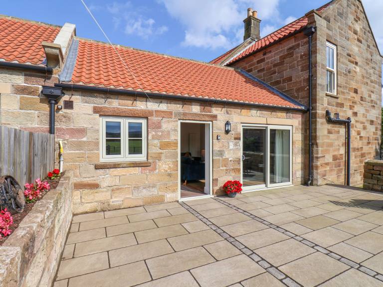 Cottage with garden | Beach view in Whitby