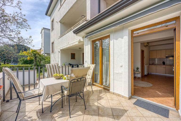 Rental apartment with grill, patio & garden in Porec