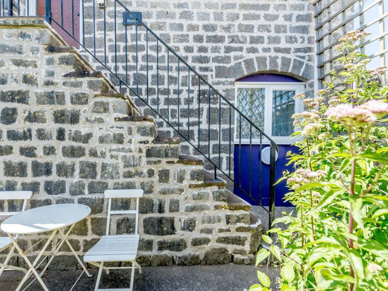 Cottage with pool, sauna & grill | Beach view | Pet-friendly — photo 2