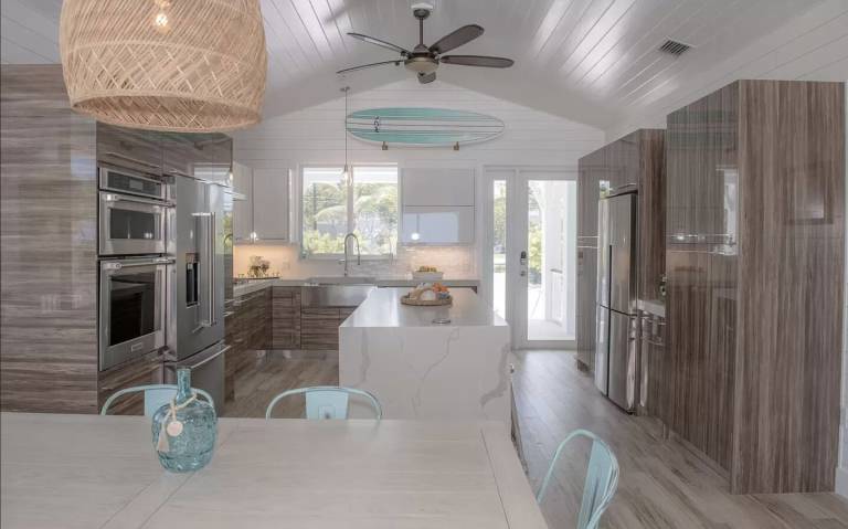 The pinnacle of beachfront living! — photo 5