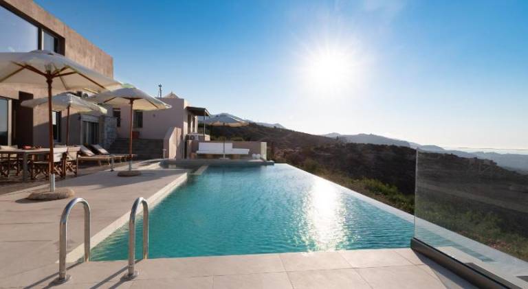 Villa with BBQ, terrace & private pool — photo 2