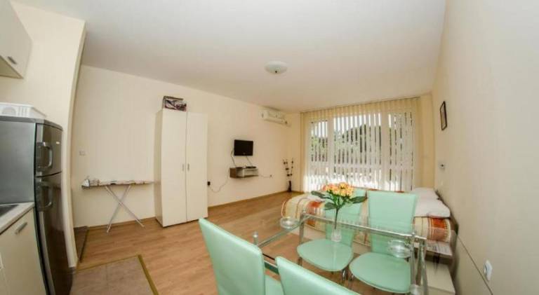 Charming apartment with terrace, yard & pool | Dogs allowed — photo 5