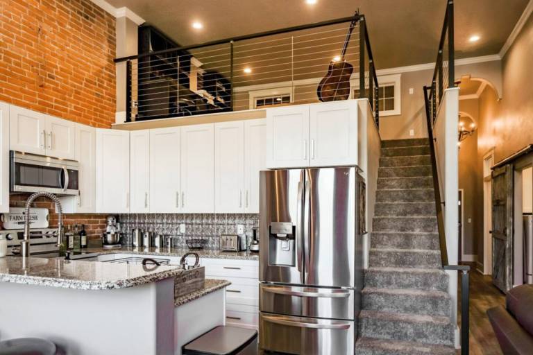Loft with 1 room for 4 persons — photo 3