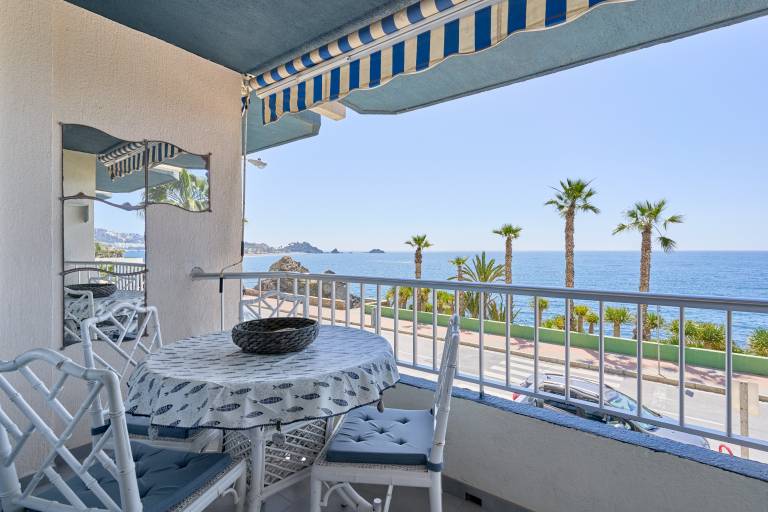 Rental apartment with pool & fast internet | Beach view in Almunecar