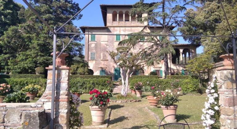 Holiday apartment with pool, terrace & yard | Pet-friendly in Pistoia