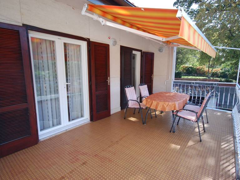 Holiday apartment with barbecue in Omisalj