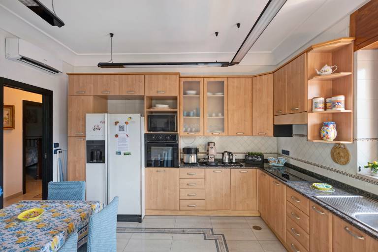 Apartment 'Sorrento Beach and Center' with Sea View, Private Terrace and Shared Garden — photo 4