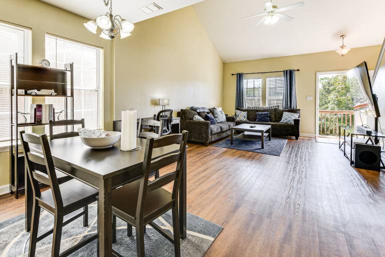 4 Mi to FSU: Pet-Friendly Townhome — photo 2