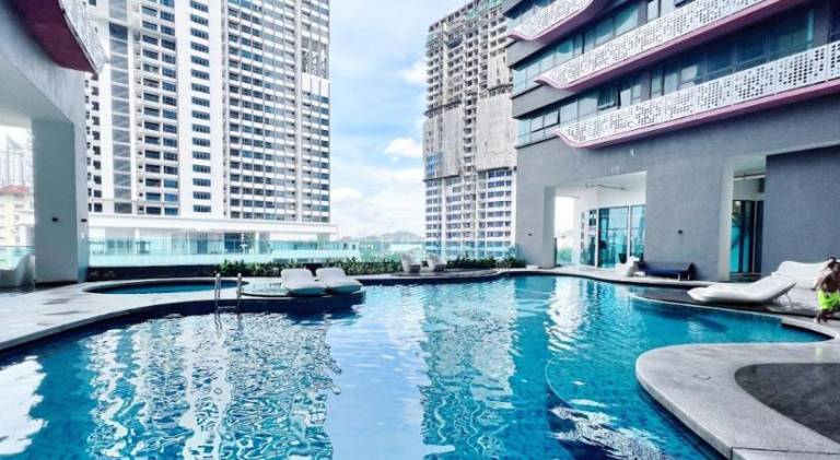 Apartment with pool in Kuala Lumpur