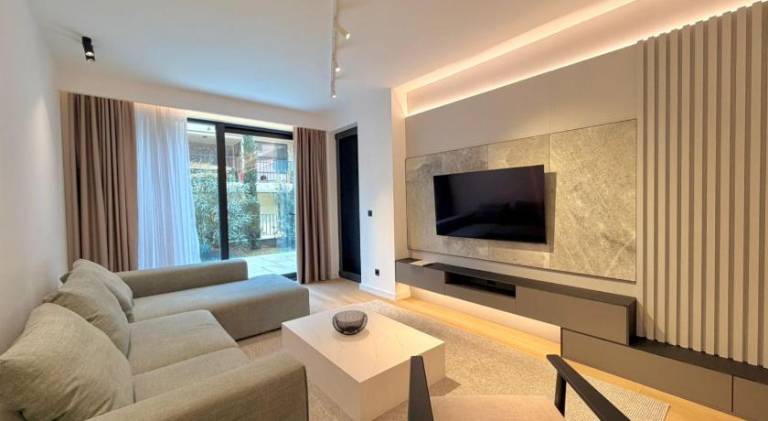 Rental apartment with pool in Budva