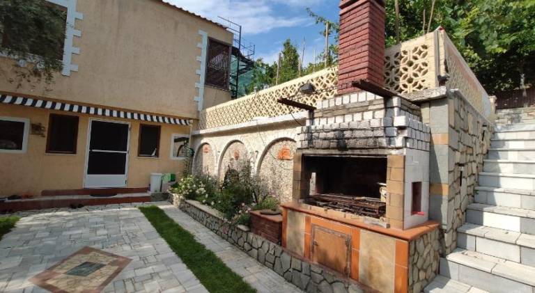 Rental apartment with yard & terrace — photo 2