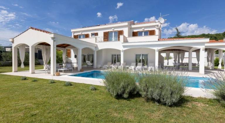 Spacious villa with pool | Pets are welcome — photo 5