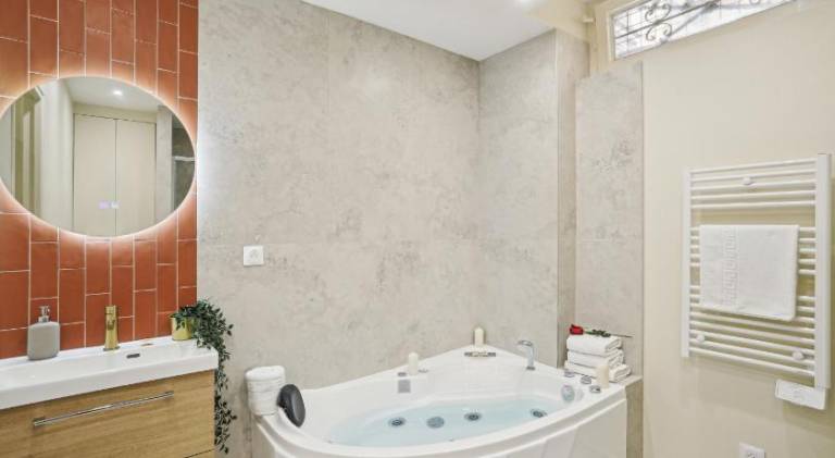 Lavie Maison AC Hot tub Montmartre — photo 2