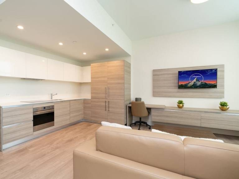 Condo  Hallandale Beach