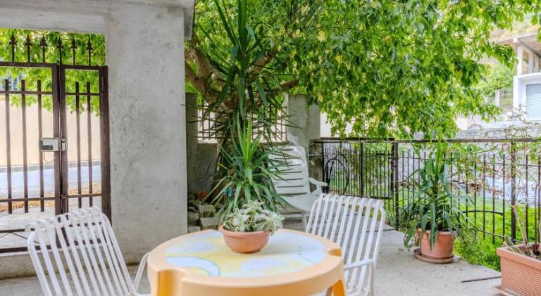 Holiday apartment with terrace & barbecue — photo 4