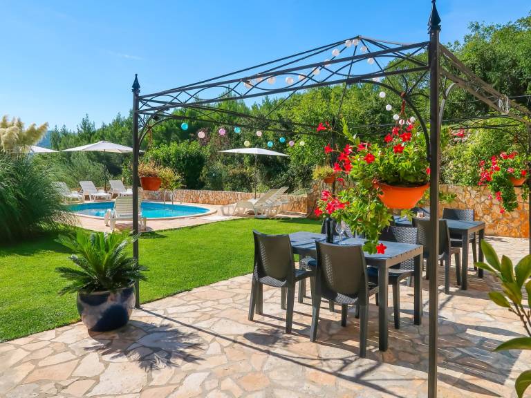 Rental apartment with garden, barbecue & pool | Sea view — photo 2