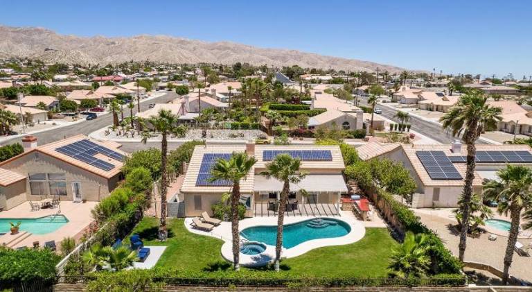 Fully equipped beautiful house with barbecue, garden & private pool | Perfect for remote work | Dogs allowed — photo 3