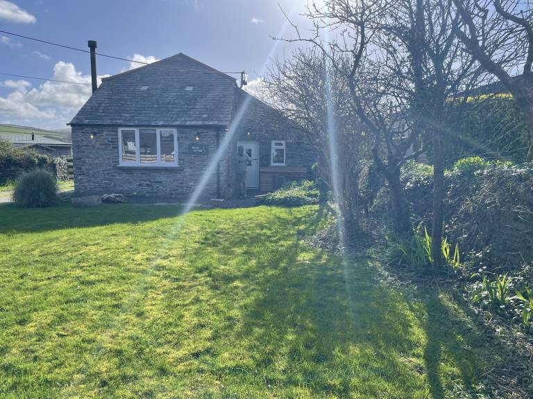 Cottage with garden | Beach view — photo 2