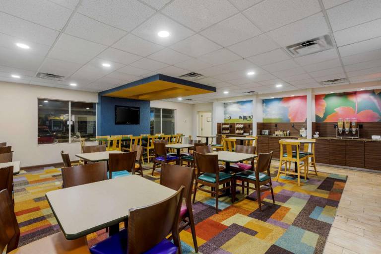 Comfort Inn & Suites Mt. Laurel-Philadelphia — photo 2