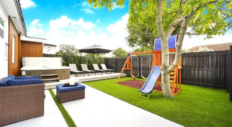 The Rock & Rhythm Villa Miami Downtown - Playground, Mini Golf, BBQ, Garden Relaxation — photo 3