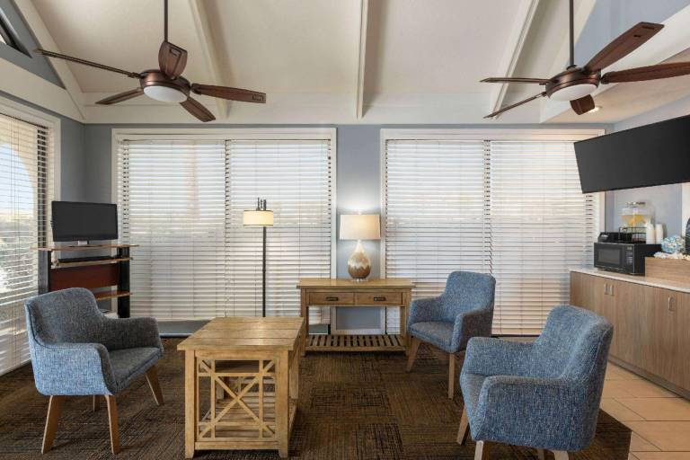Days Inn by Wyndham Cocoa Beach Port Canaveral — photo 2