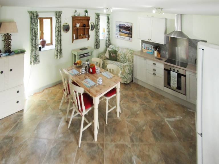 Family-oriented beautiful cottage with garden | River view | Pets allowed — photo 4