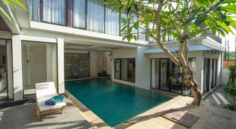 Villa with hot tub & pool in Pecatu