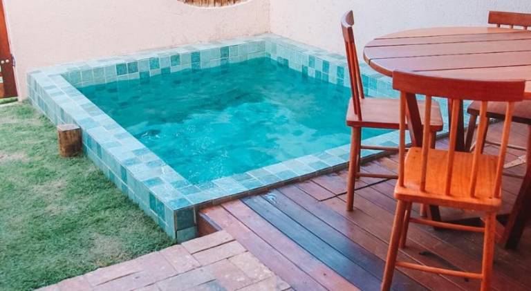 House with pool — photo 4
