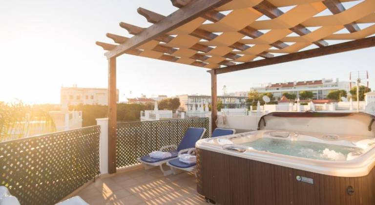 Villa Ria Rose, Alto da Ria 23 - jacuzzi and beach in Portimão