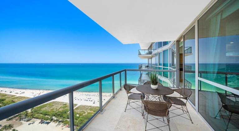 Apartment with jacuzzi | Near Miami Beach Botanical Garden — photo 5