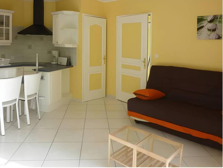 Rental apartment with 2 rooms for 6 persons — photo 4