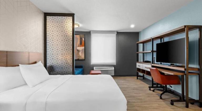 Everhome Suites Temecula in Temecula, CA