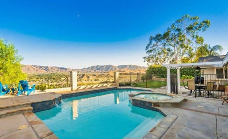 House Santa Clarita