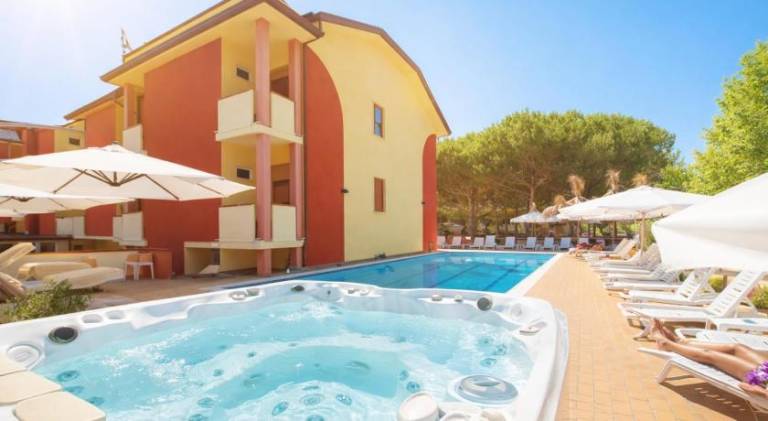 Wonderful serviced apartment with pool & terrace | Next to the beach | Suitable for remote work | Dogs allowed — photo 2