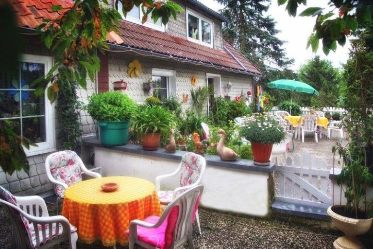 Apartment with garden, patio & grill | Garden view — photo 4