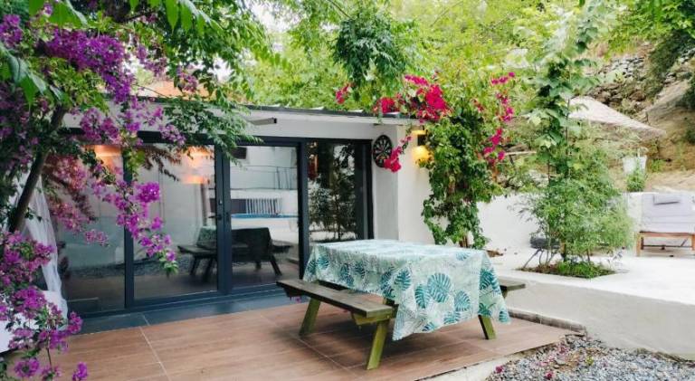 BayKus Guesthouse-Konukevi in Menderes