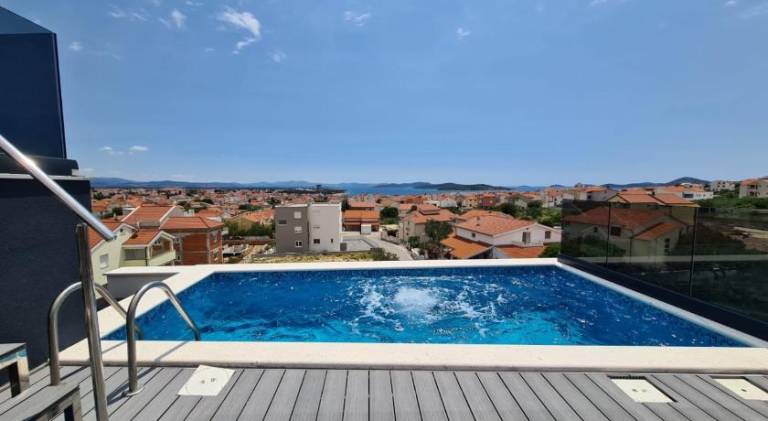 Spacious villa with pool & jacuzzi | Dogs allowed in Vodice