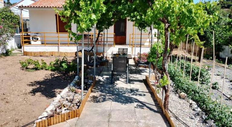 House with grill, terrace & yard | Suitable for remote work | Dogs allowed — photo 4