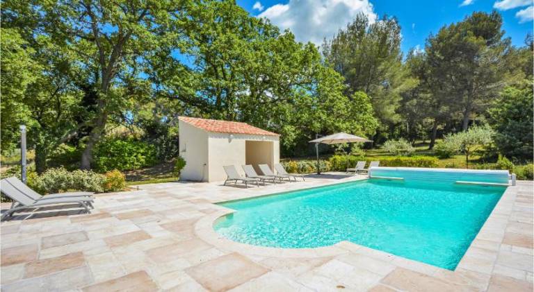 House with private pool, patio & barbeque — photo 2