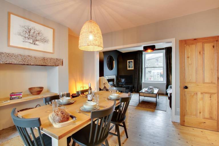 Cottage with BBQ & yard — photo 3