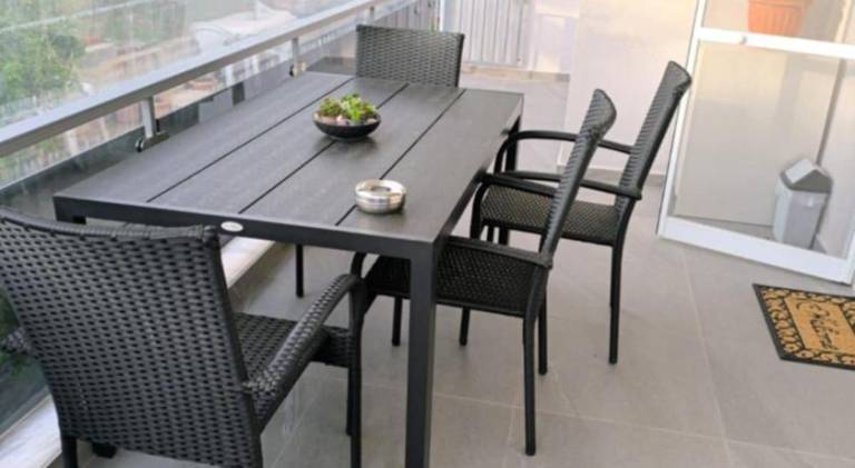 Holiday apartment with patio & yard | Beach nearby | Pets allowed — photo 3