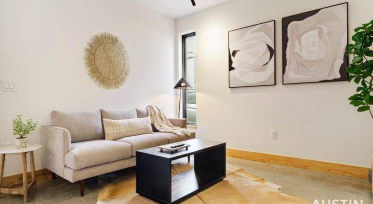 Stylish Boho Loft w Free Prkg with Luxurious King Bed in Austin, TX