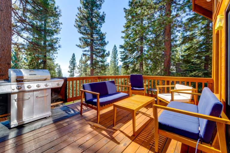6 Mi to Ski Slopes! Family Tahoe Cabin w/ 3 Decks — photo 2