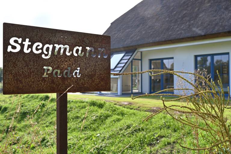 Holiday home with thatched roof, large property and private road to the port — photo 2