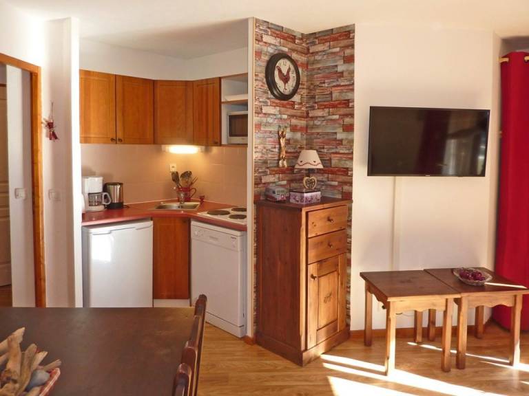 Resort center, 1st floor, swimming pool, sauna, balcony, tv, ski locker, 50m², Les Orres — photo 2