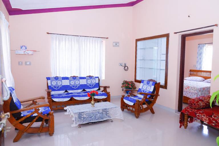 House with garden in Madikeri